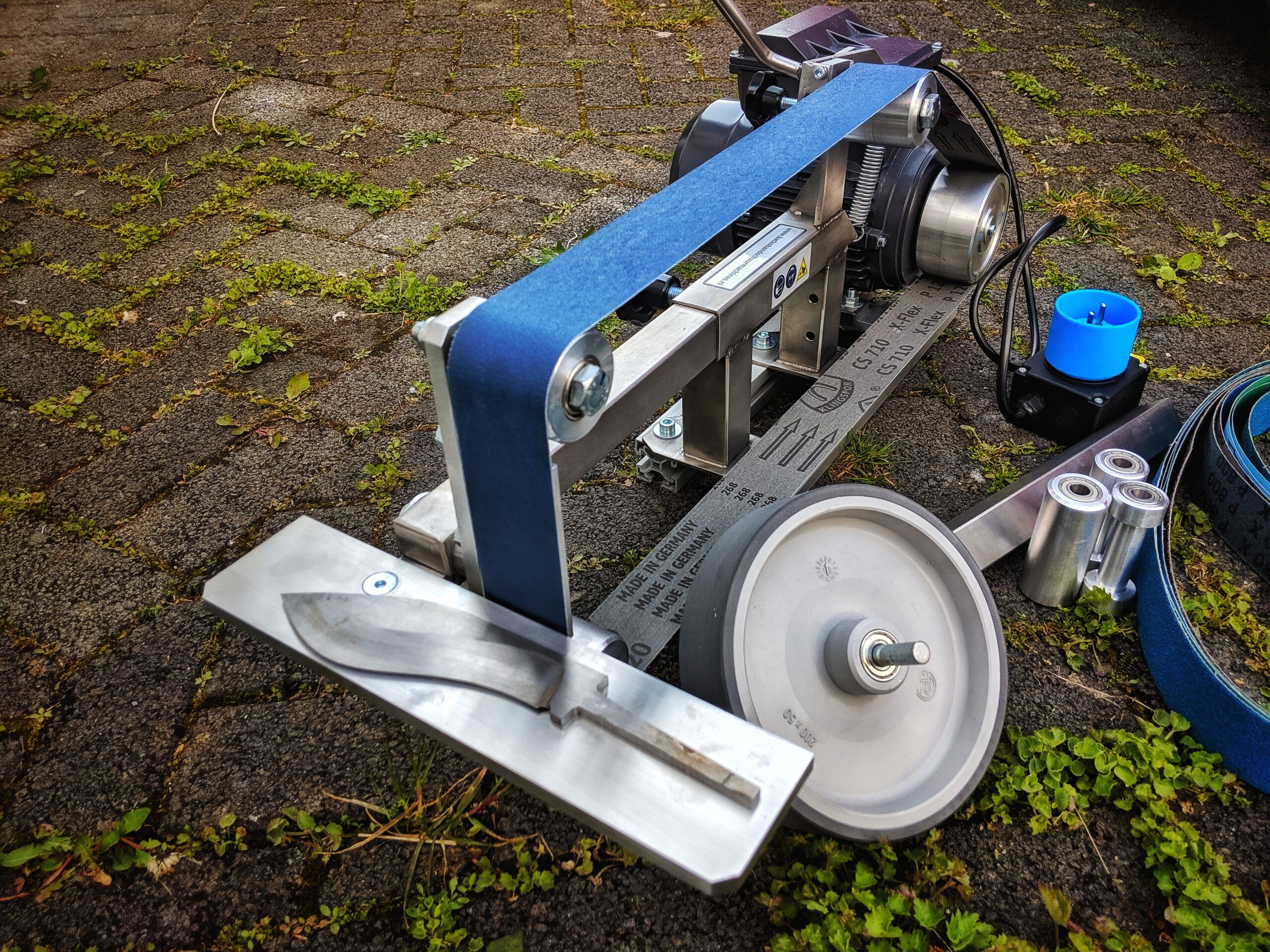 Finding a professional beltgrinder for knifemakers Simply Knives