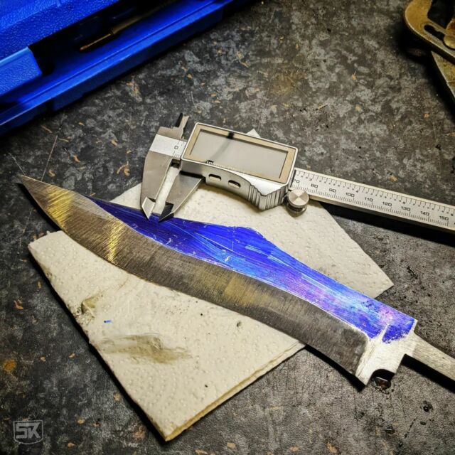 Progress has been made with the #WarriorHeart. Blue marking fluid and calipers on the shot give the impression I would know what I am doing ð
.
#warriorheart #markingfluid #calipers #bowie #bowieknife #bowiemesser #fighterstyle #simplyknives #customknife #customknives #knifefanatics #metalwork #knifestagram #artisan #knifemaker #knife #cutlery #knifeporn #bladesmith #bladesmithing #knives #handmade #diy #knifemaking #messer #handarbeit #handwerk