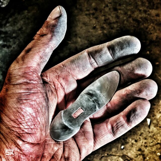 Working on the guard for the Warrior Heart Bowie. I love to get my hands dirty with honest work.
.
#bowie #bowiemesser #bowieknife #knife #knives #simplyknives #guard #steel #knivestagram #knifemaker #knifefanatics #knifework #knifelover #knifehandle #knifemaker